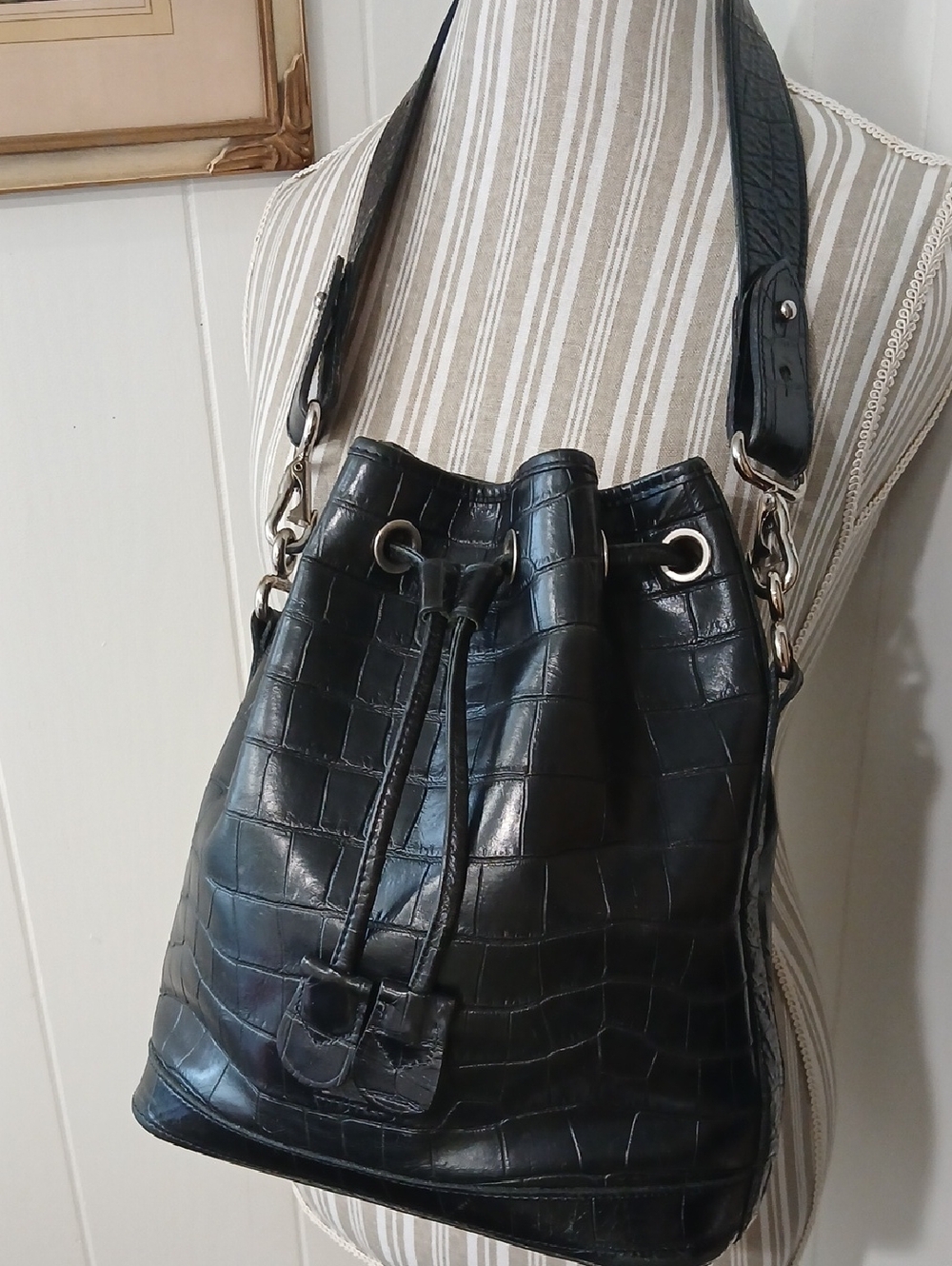 Vtg Black Dooney Bourke Croc-Embossed Drawstring Bucket Bag